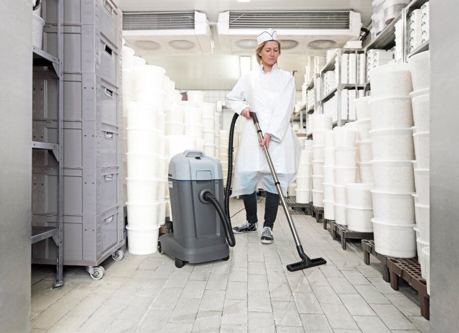 Nilfisk VL500 35 Basic Wet & Dry Commercial Vacuum Cleaner