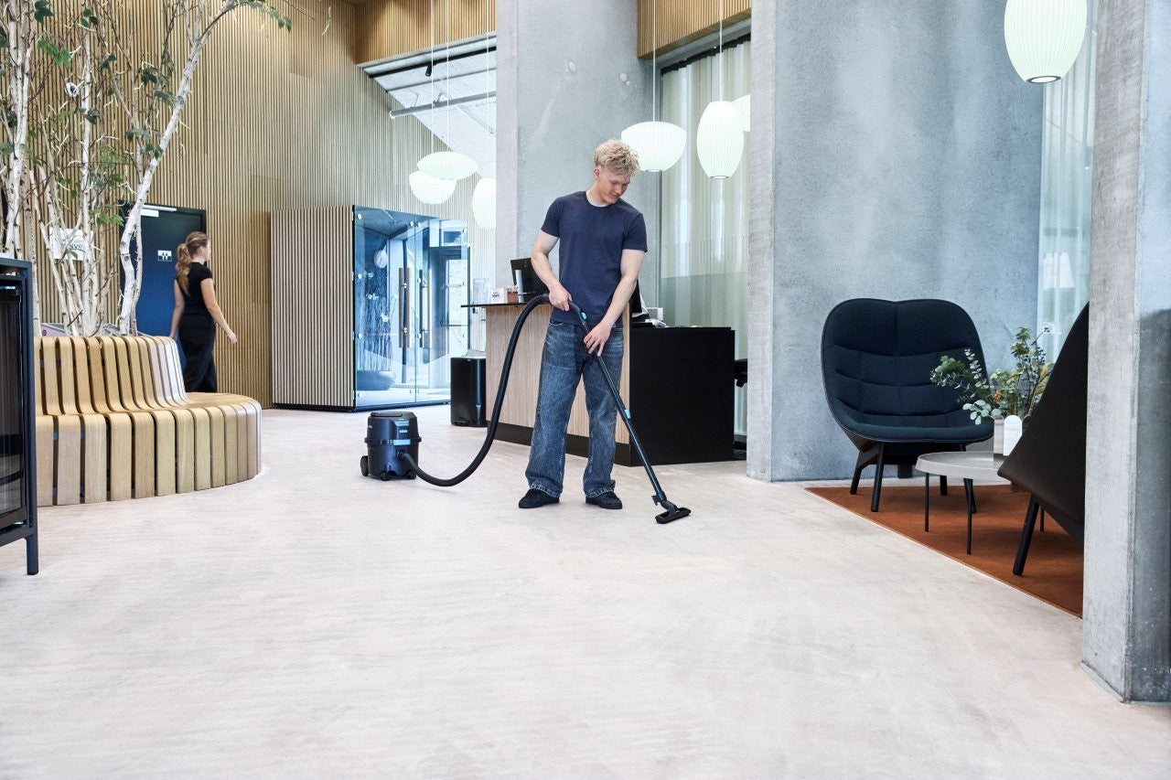 Nilfisk VP500 cordless battery powered commercial vacuum cleaner 90 minutes runtime