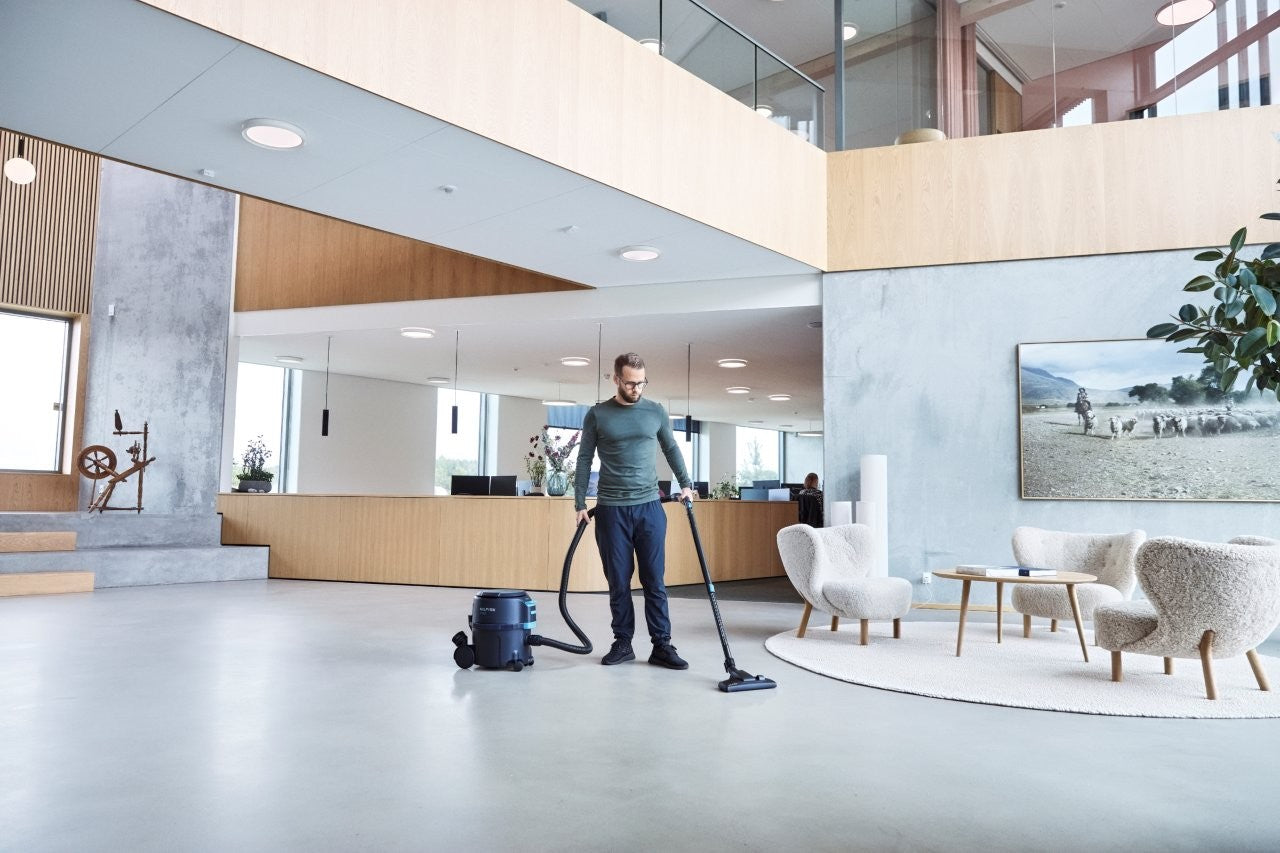 Nilfisk VP500 cordless battery powered commercial vacuum cleaner 90 minutes runtime