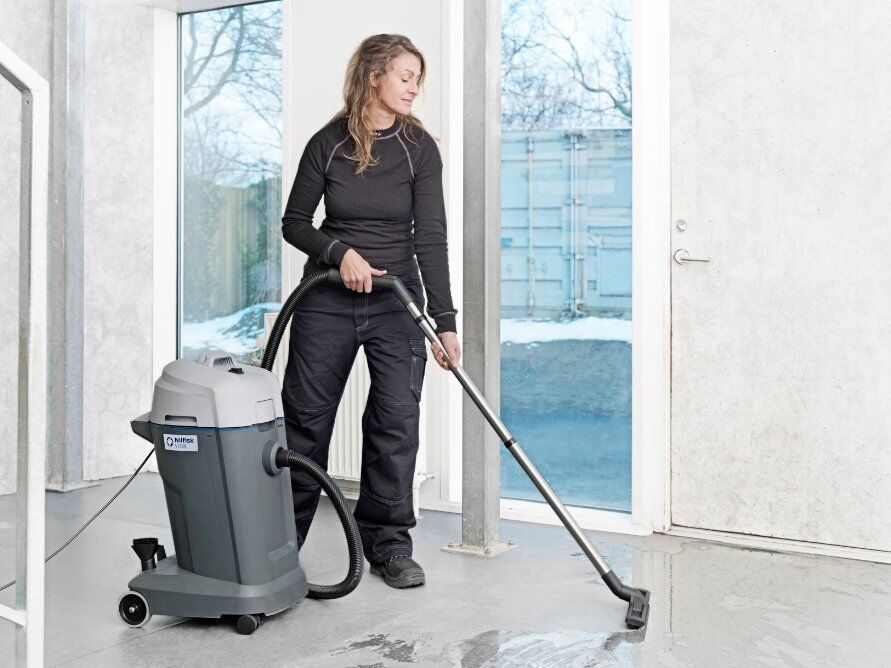 Nilfisk VL500 35 Basic Wet & Dry Commercial Vacuum Cleaner