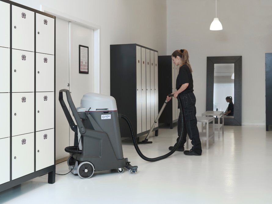 Nilfisk VL500 75 Ergo Wet & Dry Commercial Vacuum Cleaner Easy to Use